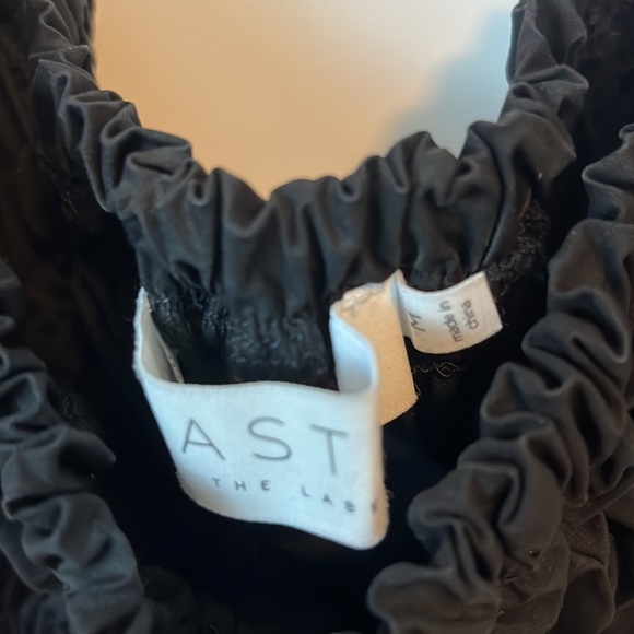 Astr the Label Black Puff Sleeve Cinched Elastic Black Top Size: M - Picture 4 of 5